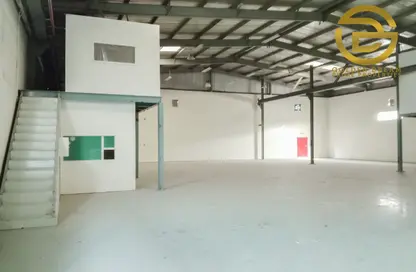 Warehouse - Studio - 2 Bathrooms for rent in Al Khabisi - Deira - Dubai