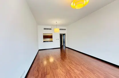 Apartment - 1 Bedroom - 2 Bathrooms for rent in Green Lakes Towers - JLT Cluster S - Jumeirah Lake Towers - Dubai