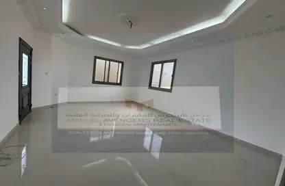 صورة لـ غرفة فارغة فيلا - 6 غرف نوم - 6 حمامات للايجار في مركز محمد بن زايد - مدينة محمد بن زايد - أبوظبي ، صورة رقم 1
