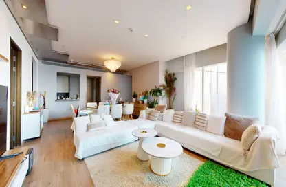 Living Room image for: Apartment - 3 Bedrooms - 3 Bathrooms for sale in Damac Heights - Dubai Marina - Dubai, Image 1