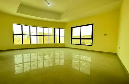 Empty Room image for: Apartment - 1 Bathroom for rent in Khalifa City - Abu Dhabi, Image 1