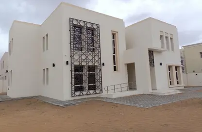 Villa - 4 Bedrooms - 6 Bathrooms for rent in Al Suyoh - Sharjah