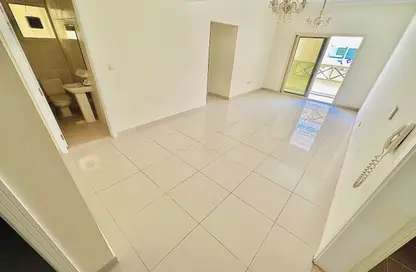Apartment - 3 Bedrooms - 3 Bathrooms for rent in Muwailih Building - Muwaileh - Sharjah