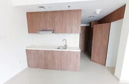 شقة - 1 حمام للبيع في زهور 3 - الزاهية - تجارية مويلح - الشارقة