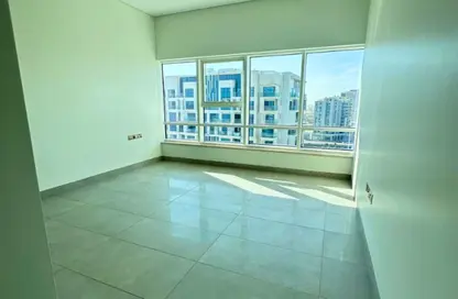 شقة - 3 غرف نوم - 4 حمامات للايجار في مساكن لامار - برج السيف - شاطئ الراحة - أبوظبي
