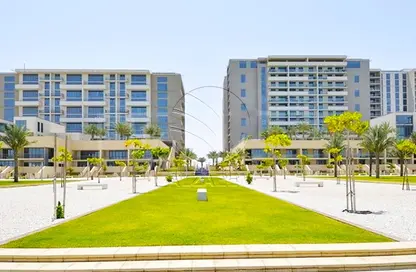 شقة - 2 غرف نوم - 3 حمامات للبيع في C بناية - الزينة - شاطئ الراحة - أبوظبي