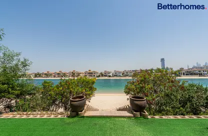 Villa - 4 Bedrooms - 5 Bathrooms for rent in Garden Homes Frond E - Garden Homes - Palm Jumeirah - Dubai