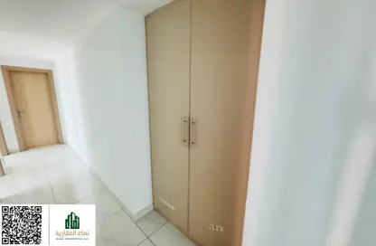 شقة - 2 غرف نوم - 2 حمامات للايجار في برج الكورنيش - طريق كورنيش عجمان - عجمان