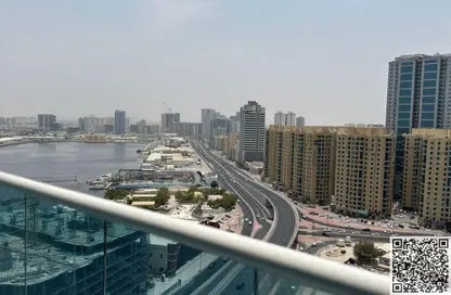 شقة - 2 غرف نوم - 2 حمامات للايجار في طريق كورنيش عجمان - عجمان