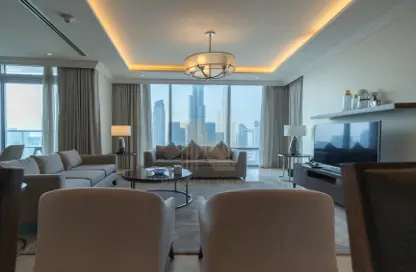 Living Room image for: Apartment - 3 Bedrooms - 4 Bathrooms for sale in The Address Residence Fountain Views 2 - The Address Residence Fountain Views - Downtown Dubai - Dubai, Image 1