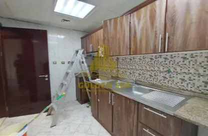 صورة لـ مطبخ شقة - 2 غرف نوم - 2 حمامات للايجار في الطريق الشرقي - الطريق الشرقي - أبوظبي ، صورة رقم 1