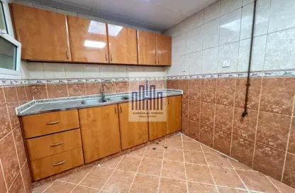 شقة - 2 غرف نوم - 2 حمامات للايجار في طريق فاير ستاشن - مويلح - الشارقة