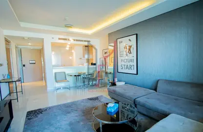 صورة لـ غرفة المعيشة / غرفة الطعام شقة - غرفة نوم - 2 حمامات للايجار في تاور D - داماك تاورز من باراماونت - الخليج التجاري - دبي ، صورة رقم 1