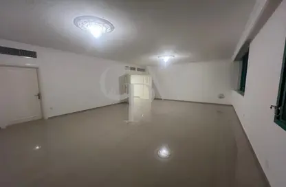 Apartment - 3 Bedrooms - 4 Bathrooms for rent in Al Aryam Tower - Tourist Club Area - Abu Dhabi