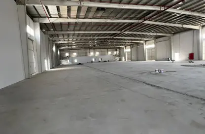 مستودع - استوديو - 5 حمامات للايجار في أم الثعوب - أم القيوين