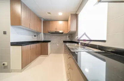 Apartment - 3 Bedrooms - 3 Bathrooms for rent in Al Muraqqabat - Deira - Dubai