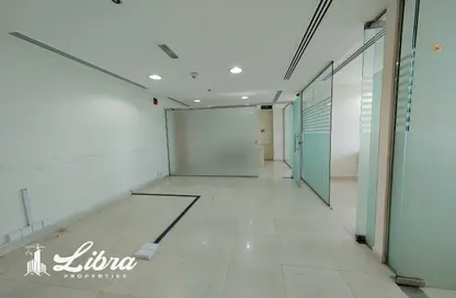 مكتب - استوديو - 2 حمامات للايجار في برج الأعمال - الخليج التجاري - دبي