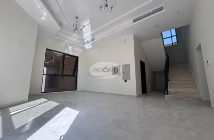 Villa - 5 Bedrooms - 5 Bathrooms for rent in Jumeirah 1 Villas - Jumeirah 1 - Jumeirah - Dubai