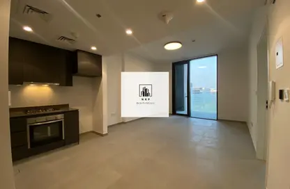 شقة - غرفة نوم - 2 حمامات للايجار في الطراز - حي نسيج - الجادة - الشارقة شقة - غرفة نوم - 2 حمامات للايجار في الطراز - حي نسيج - الجادة - الشارقة