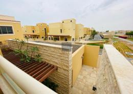 صورةتراس لـ: فيلا - 4 غرف نوم - 6 حمامات للكراء في مجتمع الياسمين - حدائق الراحة - أبوظبي, صورة 1