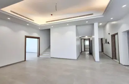 Villa - 5 Bedrooms - 7 Bathrooms for rent in Al Nahyan - Abu Dhabi
