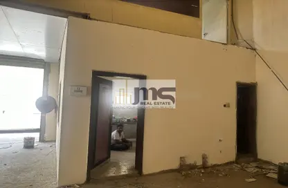 Hall / Corridor image for: Warehouse - Studio - 1 Bathroom for rent in Industrial Area 10 - Sharjah Industrial Area - Sharjah, Image 1
