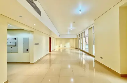 شقة - 3 غرف نوم - 4 حمامات للايجار في يونايتد سكوير - الخالدية - أبوظبي