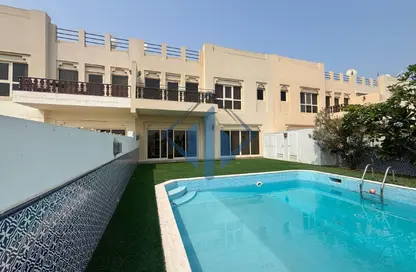 فيلا - 3 غرف نوم - 4 حمامات للايجار في تاون هاوسز قرية الحمرا - قرية الحمرا - رأس الخيمة