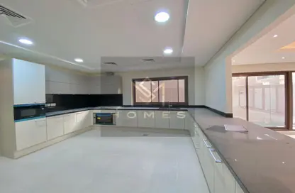Kitchen image for: Villa - 4 Bedrooms - 6 Bathrooms for rent in Grand Views - Meydan Gated Community - Meydan - Dubai, Image 1