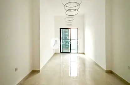 Apartment - 1 Bedroom - 2 Bathrooms for rent in The Square Tower - Jumeirah Village Circle - Dubai