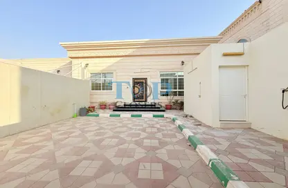 Villa - 4 Bedrooms - 6 Bathrooms for rent in Al Towayya - Al Ain