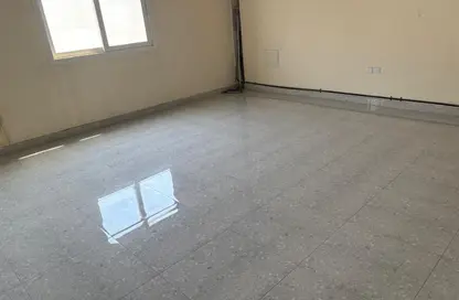 Warehouse - Studio - 7+ Bathrooms for rent in Al Sajaa Industrial - Al Sajaa - Sharjah