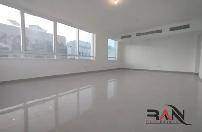 Empty Room image for: Apartment - 3 Bedrooms - 4 Bathrooms for rent in Alqubaisi Building - Tourist Club Area - Abu Dhabi, Image 1