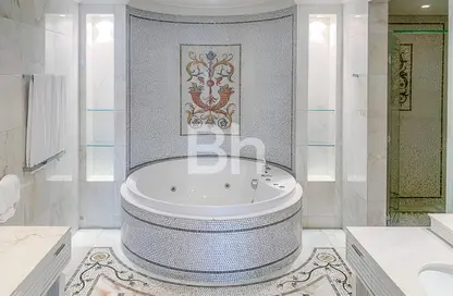 Penthouse - 1 Bedroom - 2 Bathrooms for rent in Palazzo Versace - Culture Village - Dubai