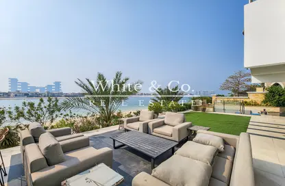 Villa - 5 Bedrooms - 6 Bathrooms for rent in Garden Homes Frond D - Garden Homes - Palm Jumeirah - Dubai