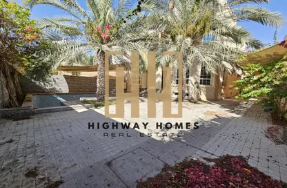 Villa - 3 Bedrooms - 5 Bathrooms for rent in Al Falaj - Al Riqqa - Sharjah