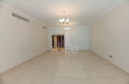 شقة - 3 غرف نوم - 5 حمامات للايجار في برج العين - شارع الخالدية - الخالدية - أبوظبي
