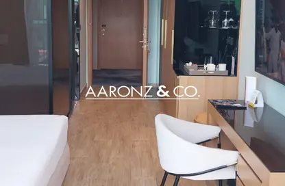 النزل و الشقق الفندقية - 1 حمام للبيع في فندق كوت دازور - قلب أوروبا - جزر العالم - دبي