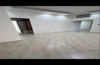 Empty Room image for: Apartment - 3 Bedrooms - 4 Bathrooms for rent in Al Mushrif - Abu Dhabi, Image 1