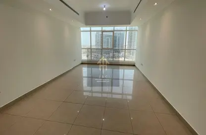 Empty Room image for: Apartment - 2 Bedrooms - 3 Bathrooms for rent in Burj Al Yaqout - Danet Abu Dhabi - Abu Dhabi, Image 1