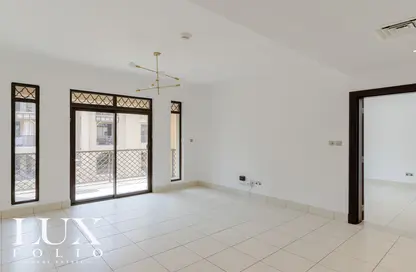 Empty Room image for: Apartment - 1 Bedroom - 2 Bathrooms for sale in Reehan 3 - Reehan - Old Town - Dubai, Image 1