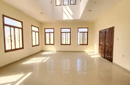 Villa - 3 Bedrooms - 5 Bathrooms for rent in Shakhbout City - Abu Dhabi