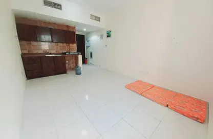 شقة - 1 حمام للايجار في طريق فاير ستاشن - مويلح - الشارقة شقة - 1 حمام للايجار في طريق فاير ستاشن - مويلح - الشارقة