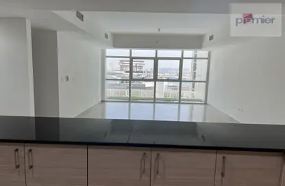 Kitchen image for: Apartment - 1 Bedroom - 2 Bathrooms for rent in Tala Tower - Marina Square - Al Reem Island - Abu Dhabi, Image 1