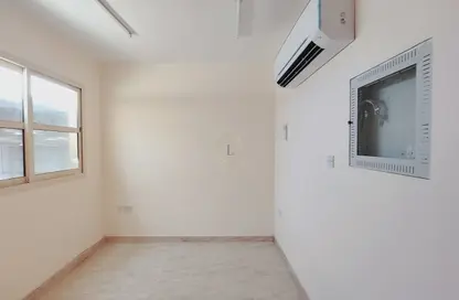 Empty Room image for: Office Space - Studio - 1 Bathroom for rent in Al Sinaiya - Al Ain, Image 1