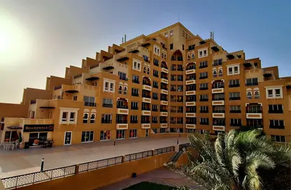 شقة - 2 غرف نوم - 2 حمامات للايجار في ياقوت - باب البحر - جزيرة المرجان - رأس الخيمة