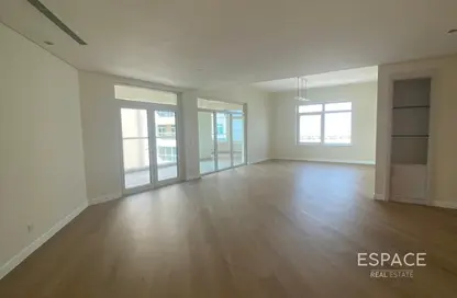 Apartment - 3 Bedrooms - 5 Bathrooms for rent in Al Sultana - Shoreline Apartments - Palm Jumeirah - Dubai