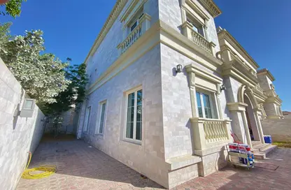 Villa - 5 Bedrooms - 6 Bathrooms for rent in Jumeirah 1 Villas - Jumeirah 1 - Jumeirah - Dubai