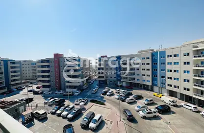 Apartment - 2 Bedrooms - 3 Bathrooms for rent in Tower 33 - Al Reef Downtown - Al Reef - Abu Dhabi