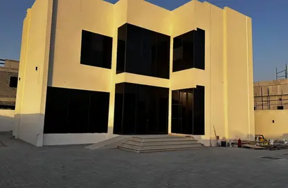 Villa - 4 Bedrooms - 6 Bathrooms for rent in Al Aweer 1 - Al Aweer - Dubai